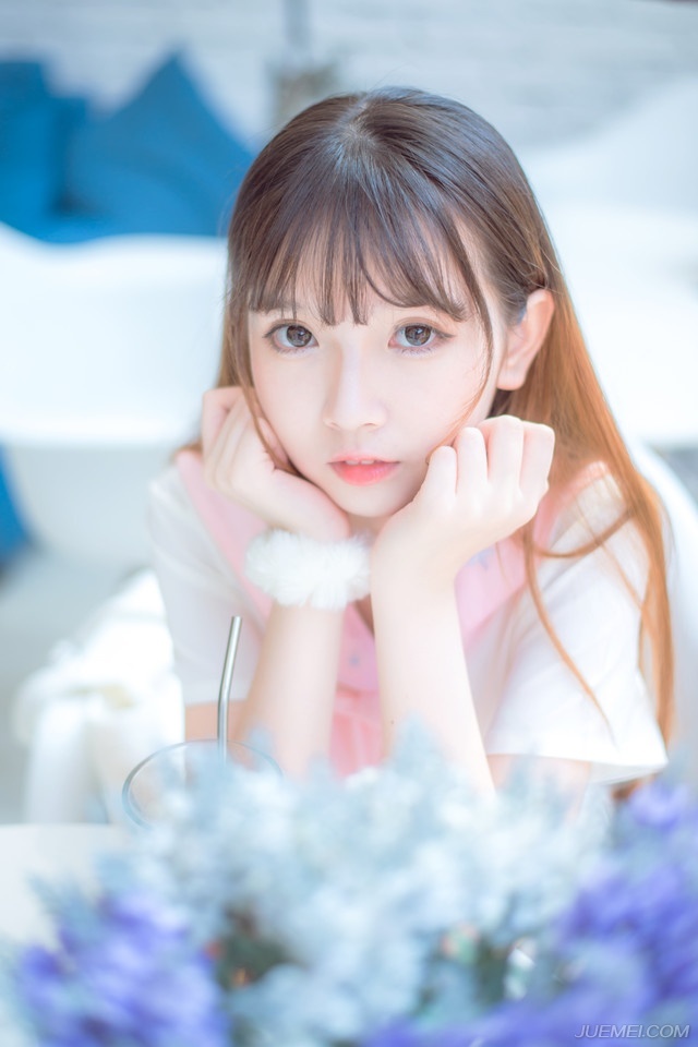 孩子真情流露的时候，好似总是背着你们，你们向我显明最深的爱的时候，也好似恰巧在文章里偷偷的写出来，什么时候我才肯明明白白的将这份真诚在我们有限的生命里向你们交代得清清楚楚呢